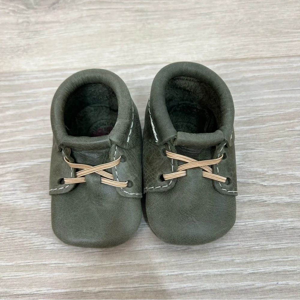 Freshly Picked Olive Green Oxford Baby Shoe